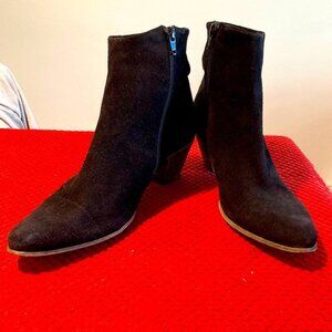 JOHN FLUEVOG Sz 10.5 Suede Stacked Heel Booties  Zipper Closure